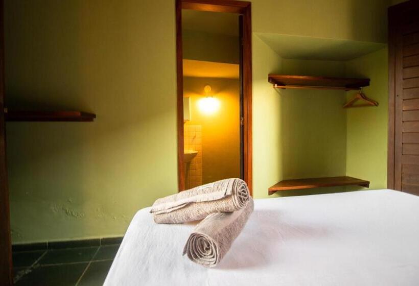 اتاق استاندارد چهار تخته, Hostel La Isla