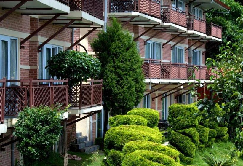 اتاق خانوادگی با چشم‌انداز کوه, Himalaya Drishya Resort