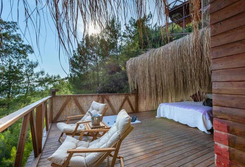 Номер Deluxe, La Boheme Kabak