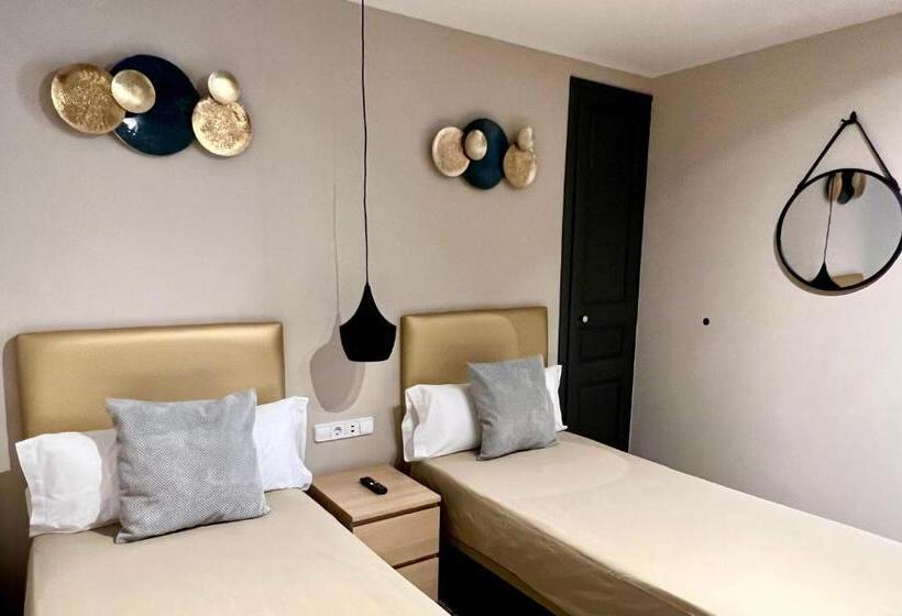 발코니가 있는 4인용 스탠다드 룸, Hostal La Canonja
