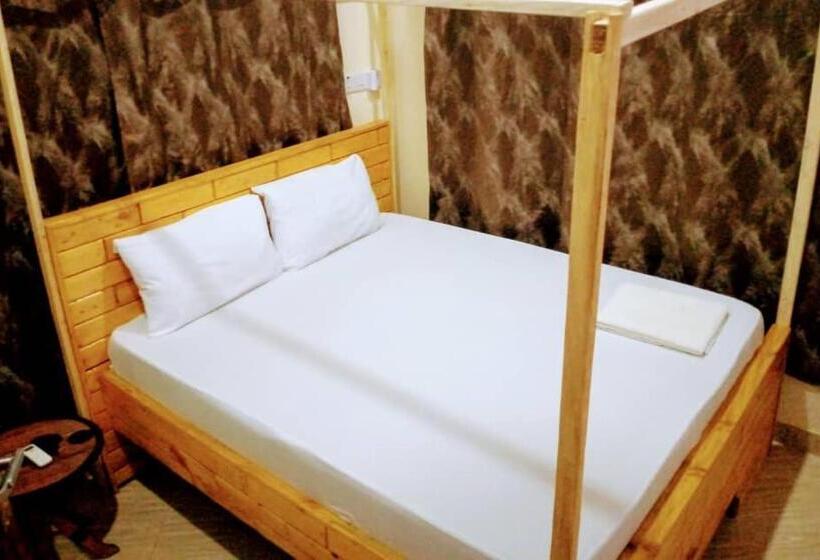 اتاق اکونومی, Kimyakimya Pub & Lodge