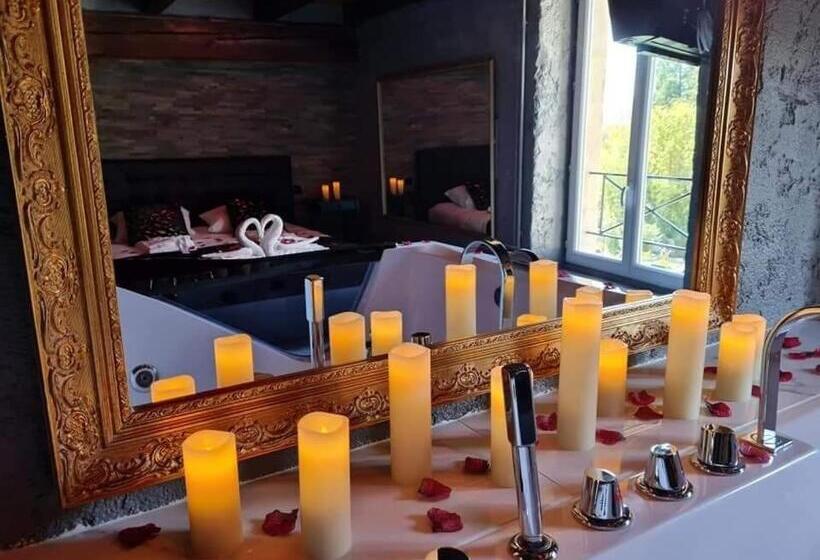اتاق استاندارد با وان آب گرم, Le Grand Moulin Des Tanneurs B&b Et Love Room