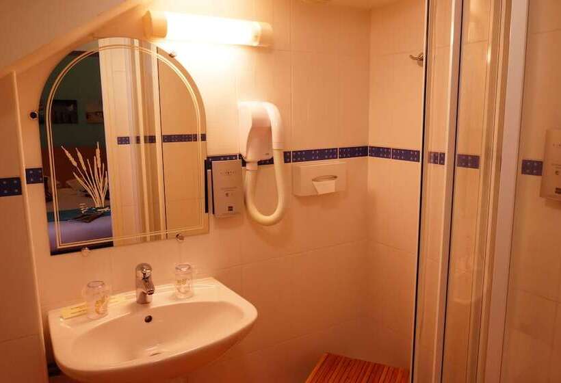 اتاق استاندارد با چشم‌انداز, Citotel Du Port Rhu