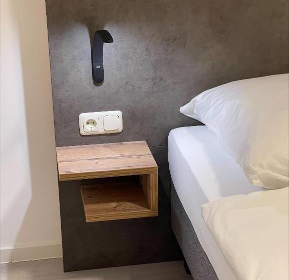 Номер Deluxe, Mintarder Wasserbahnhof