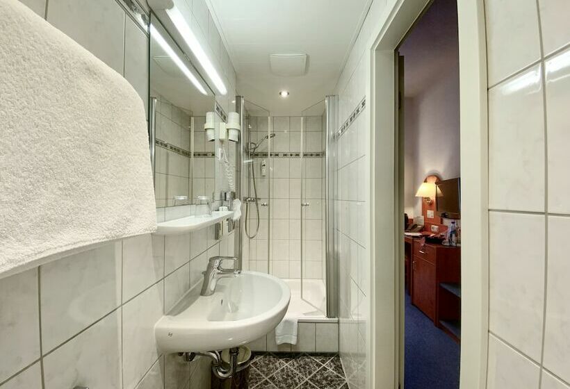 اتاق اکونومی یک تخته, West An Der Bockenheimer Warte