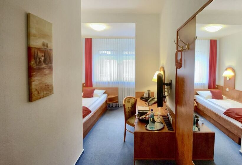 اتاق اکونومی یک تخته, West An Der Bockenheimer Warte