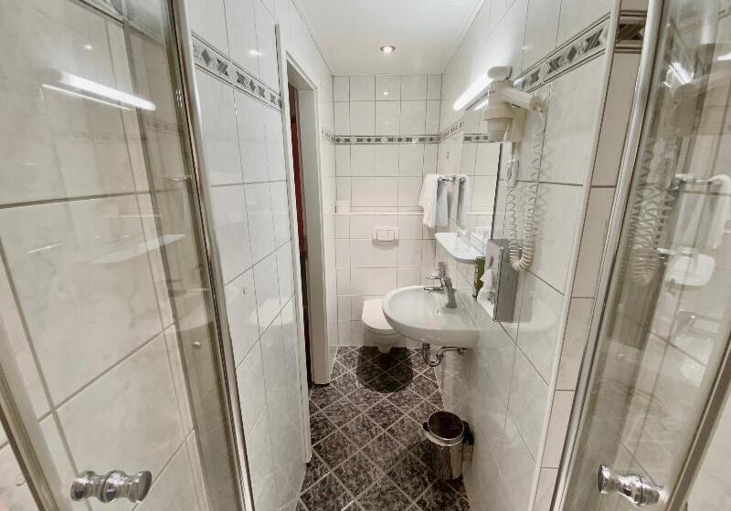 اتاق اکونومی یک تخته, West An Der Bockenheimer Warte