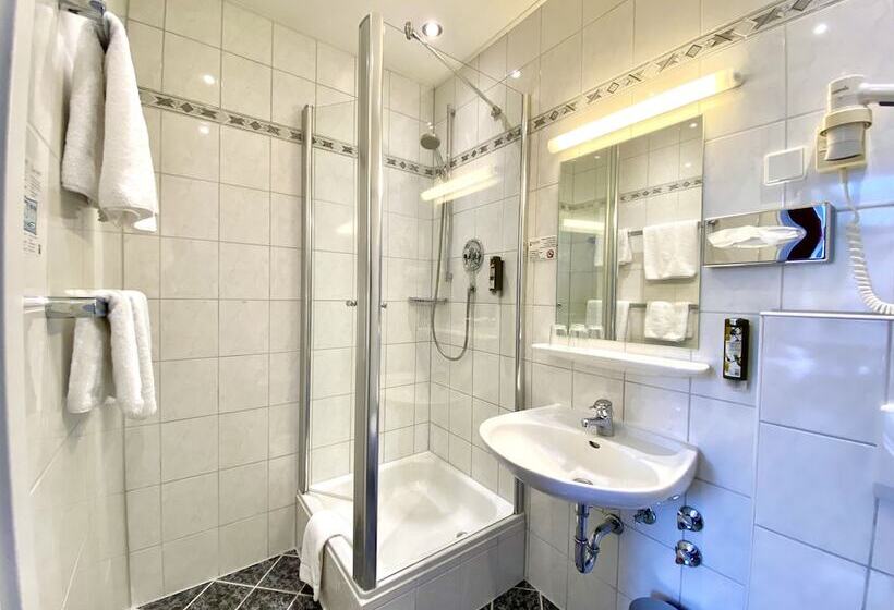 اتاق اکونومی, West An Der Bockenheimer Warte