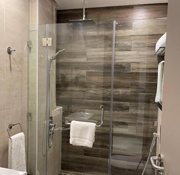 اتاق استاندارد با تخت بزرگ, Swissbelinn Sharq, Kuwait