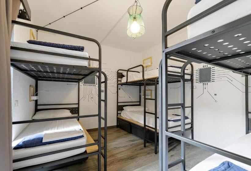 تختخواب در اتاق مشترک, Ostello Bello Genova