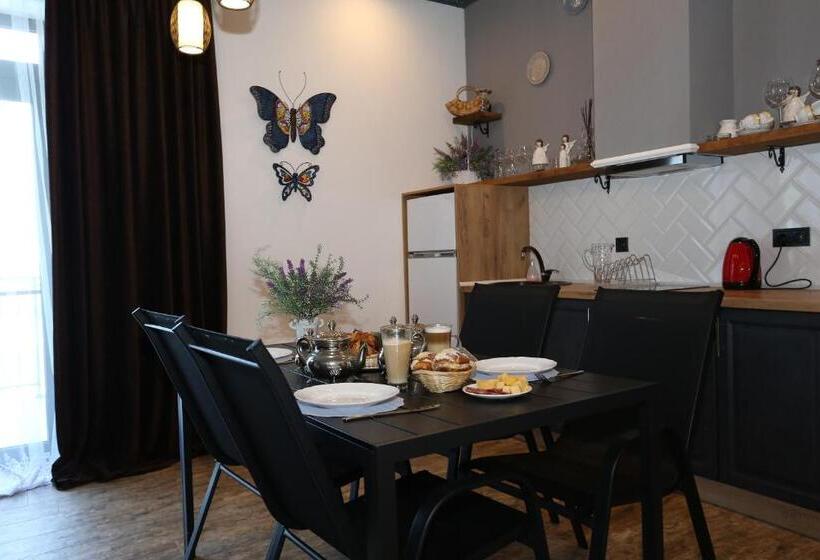 آپارتمان 1 خوابه با چشم‌انداز استخر, Villa Bonapart