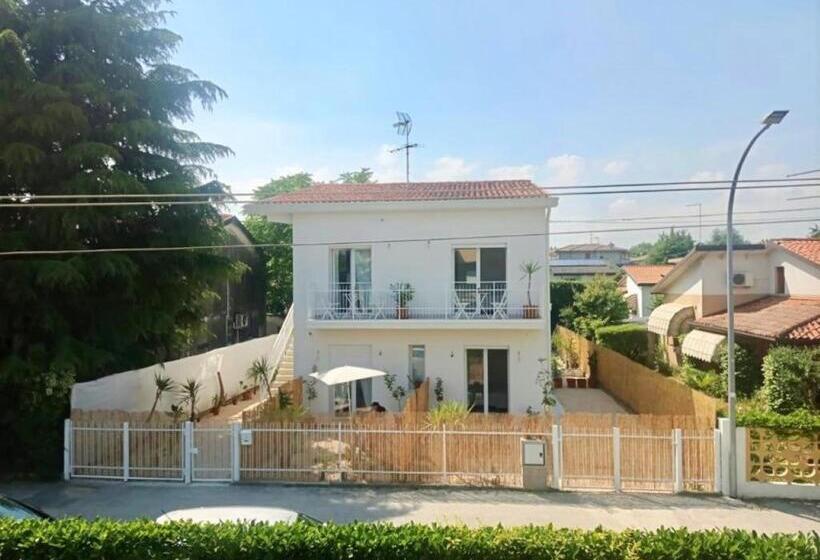 Люкс 2 Спальни, Pathos Guest House