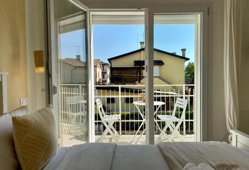 Номер Стандарт с Балконом, Pathos Guest House