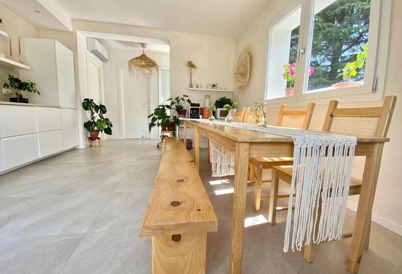 Номер Deluxe с Балконом, Pathos Guest House