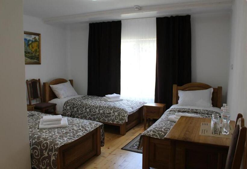 Трехместный Номер Deluxe, Kolochava Hotel & Restaurant