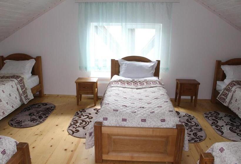 Семейный Номер Совместный Санузел, Kolochava Hotel & Restaurant
