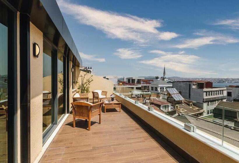 اتاق لوکس با بالکن و چشم‌انداز دریا, Union Hotel Port