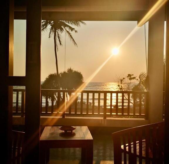 Номер Стандарт Вид на Море с Балконом, Thoduwawa Beach Villa