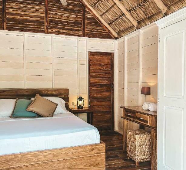 اتاق استاندارد با چشم‌انداز استخر, Monoloko Lodge Popoyo
