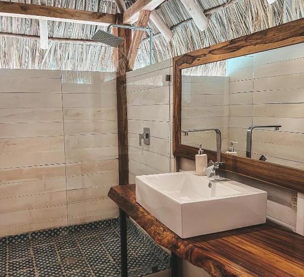 اتاق استاندارد با چشم‌انداز استخر, Monoloko Lodge Popoyo