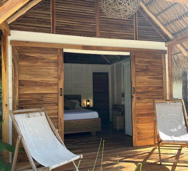 اتاق استاندارد با چشم‌انداز استخر, Monoloko Lodge Popoyo