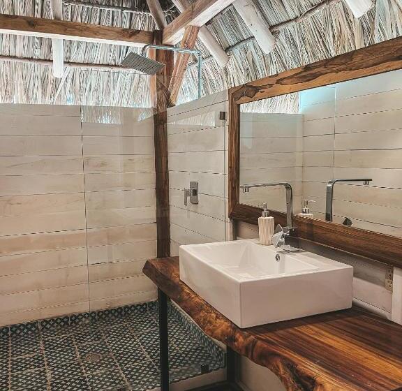 اتاق استاندارد با چشم‌انداز استخر, Monoloko Lodge Popoyo