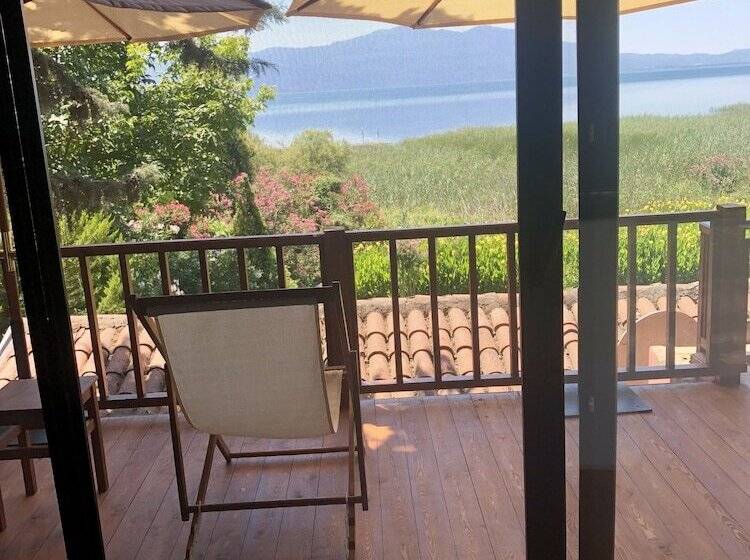 Пентхаус, The Lake House