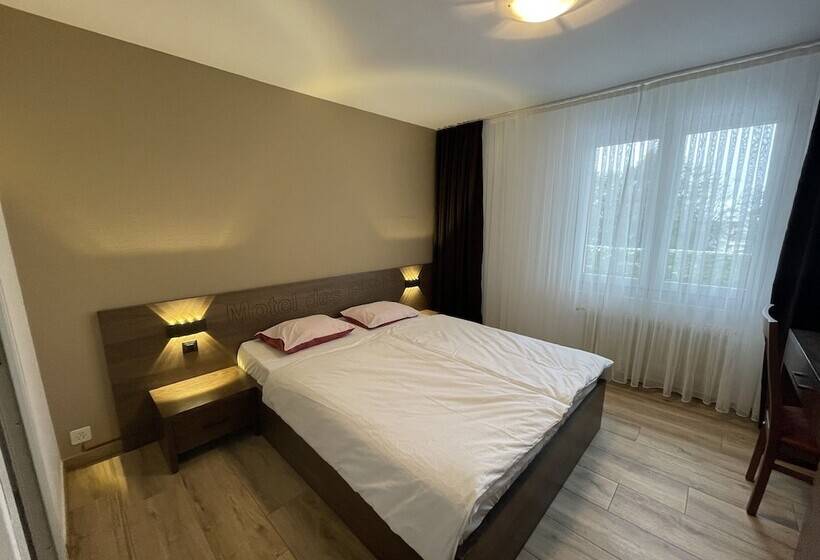 家庭间, Motel Des Fleurs