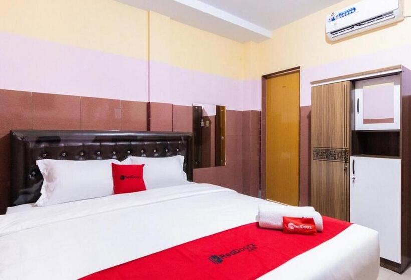 Номер Стандарт, Reddoorz Plus @ Jalan Gatot Subroto Medan