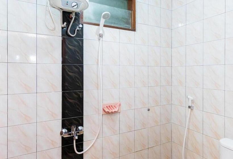 Семейный Номер, Reddoorz Plus @ Jalan Gatot Subroto Medan