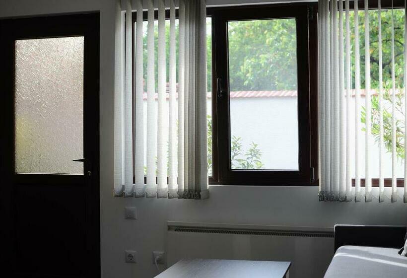 Люкс Вид на Сад, Guest House Dar