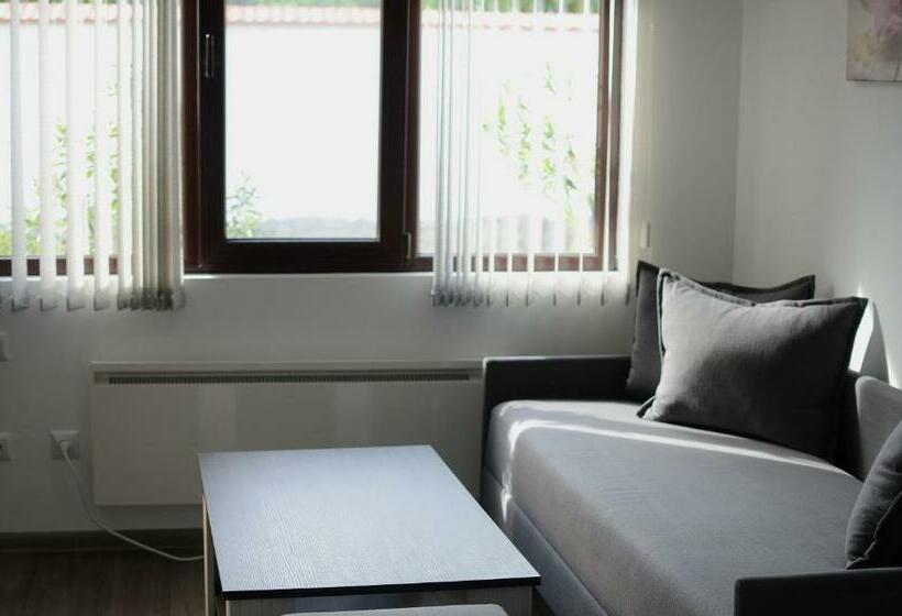 Люкс Вид на Сад, Guest House Dar