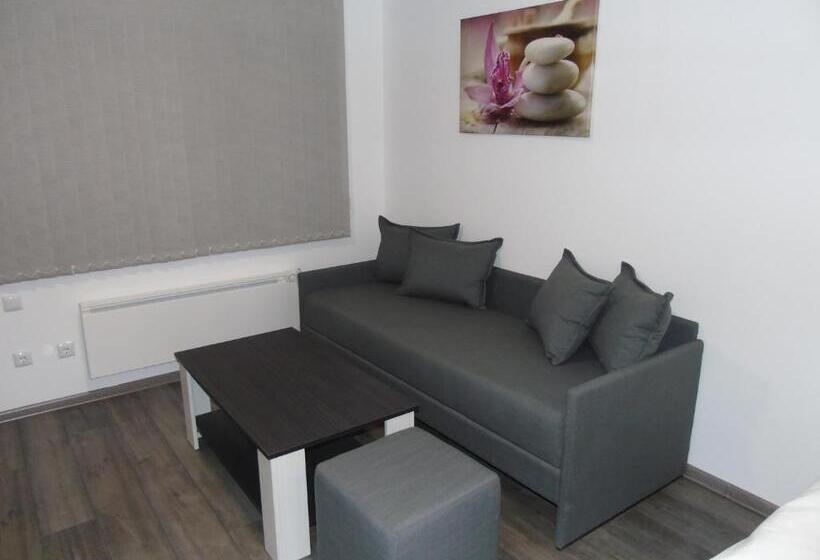 Люкс Вид на Сад, Guest House Dar