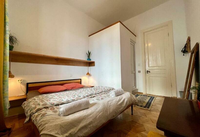 اتاق استاندارد, Bao Hostel Kutaisi