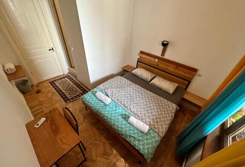 اتاق اکونومی, Bao Hostel Kutaisi