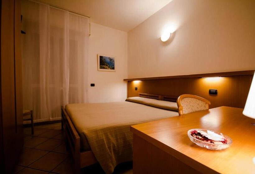 Номер Стандарт, Albergo Lario