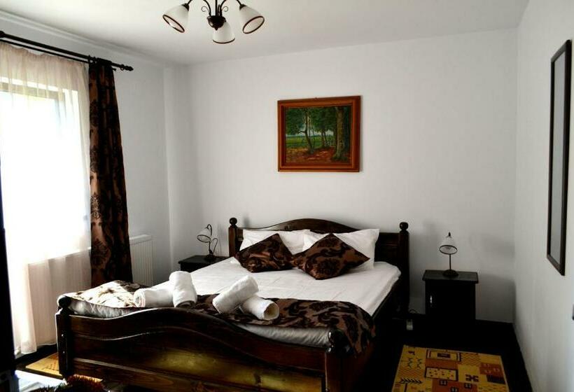 2 Bedroom Suite with Balcony, Pensiunea Vatra Bucovinei