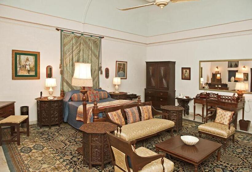로얄 스위트, Welcomheritage Bal Samand Lake Palace