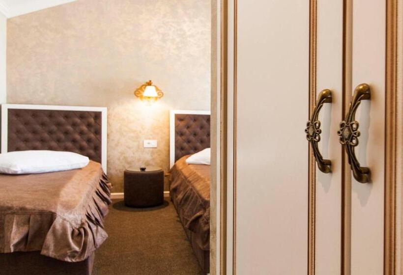 Трехместный Номер Комфорт, Camelot Resort
