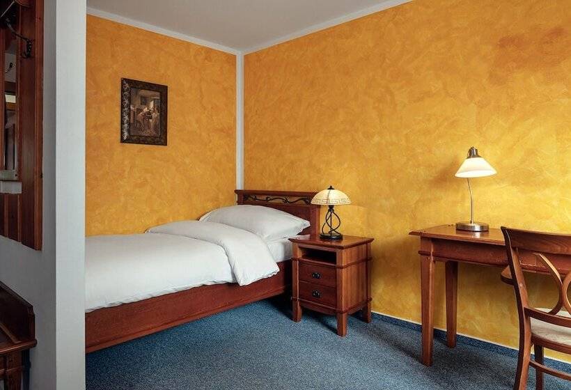 スタンダードトリプルルーム, Golf & Spa Kunětická Hora