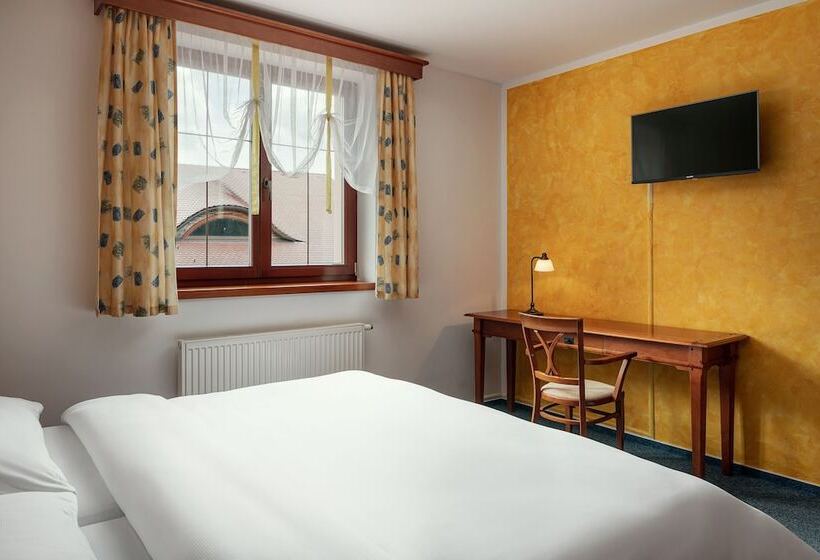 スタンダード４人部屋, Golf & Spa Kunětická Hora