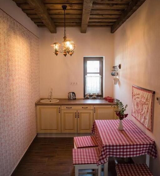 Апартаменты 1 Спальня Вид на Сад, Zsindelyes Cottage