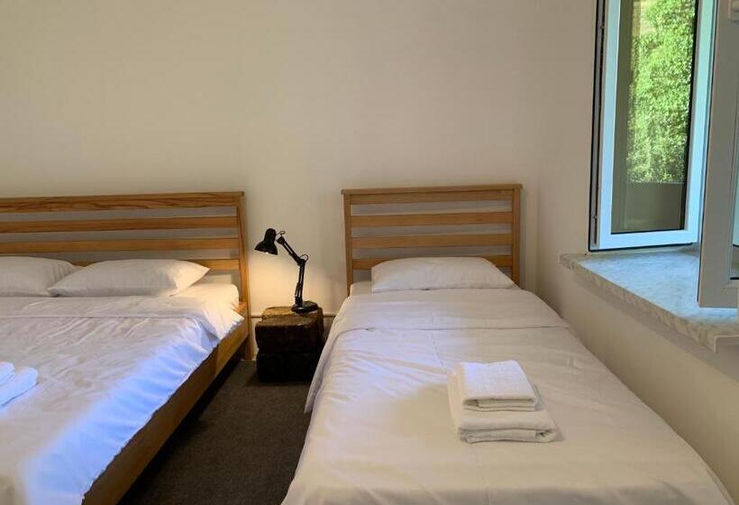 四人标准间, Gomkers Guest House