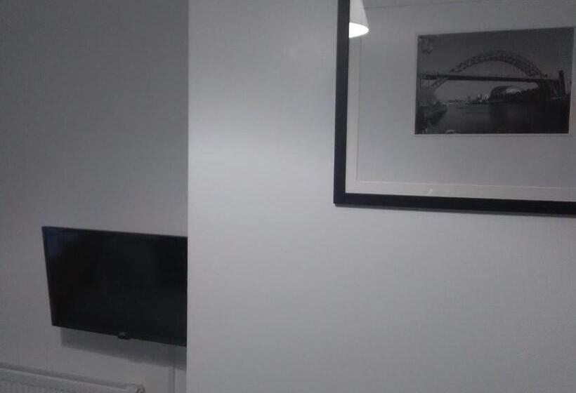 غرفة قياسية حمام مشترك, Newcastle West Hotel & Bar