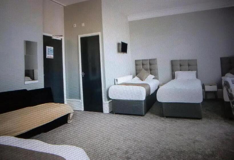 غرفة كلاسيكية رباعية, Newcastle West Hotel & Bar