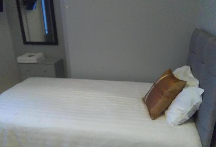 غرفة قياسية حمام مشترك, Newcastle West Hotel & Bar