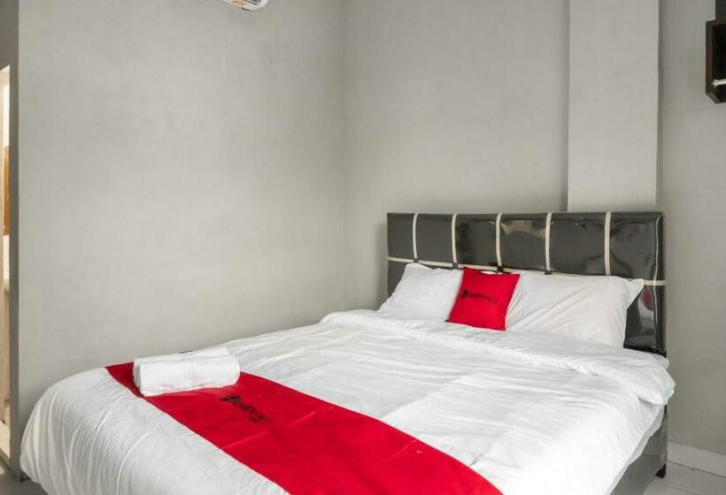 Номер Стандарт, Reddoorz Near Manhattan Square Medan
