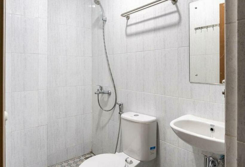 Номер Стандарт, Reddoorz Near Manhattan Square Medan