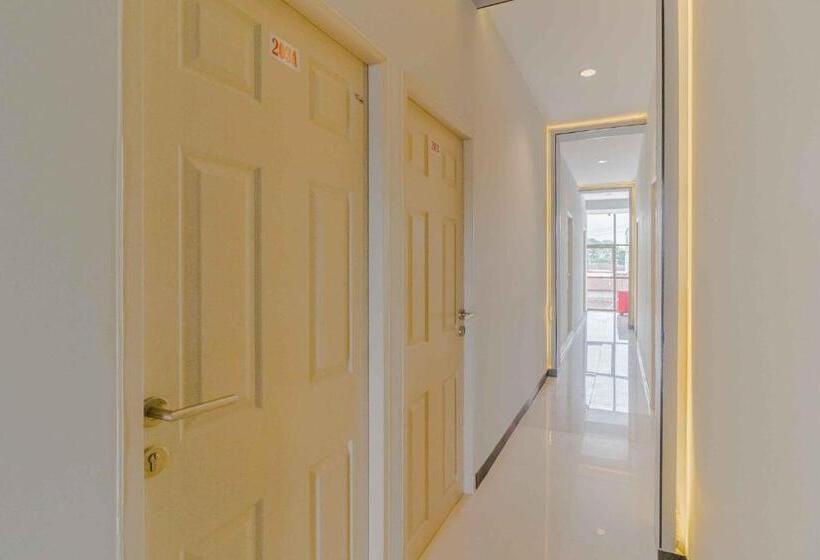 Номер Deluxe, Reddoorz Plus Near Millenium Ict Centre Medan 2