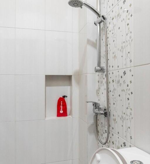 Номер Стандарт, Reddoorz Plus Near Millenium Ict Centre Medan 2